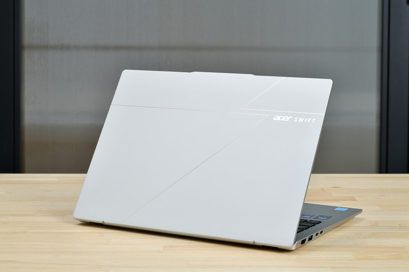 16コアのCore Ultra 7 255Hを搭載するSwift Go 14