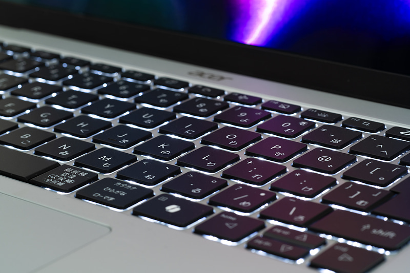 キーボードには白色LEDのバックライトも内蔵