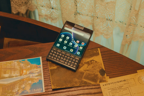 現代の奇跡!? UnihertzのQWERTYキー付きスマホ「Titan 2」 - 週刊