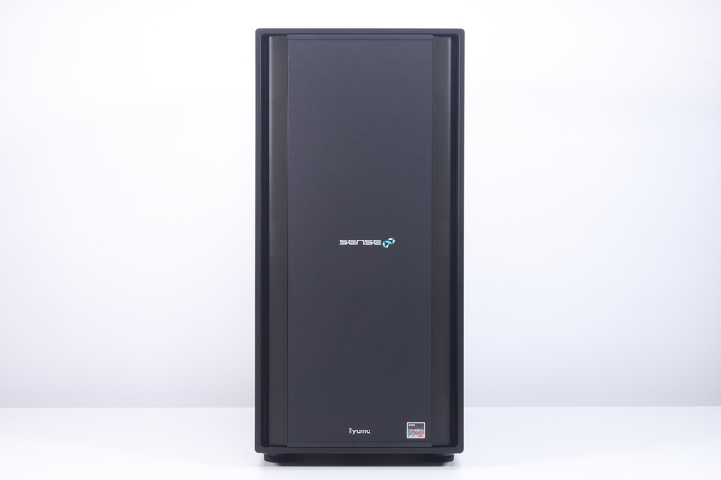 本体正面。SENSE∞のブランドロゴが印字されたシンプルなデザインで、両端のメッシュ部分が通気口として機能している