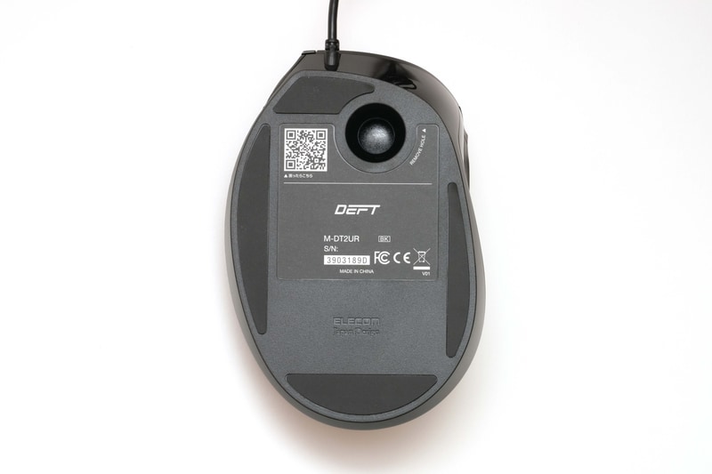 底面のQRコードからはエレコムの製品Q&Aページにアクセスできる