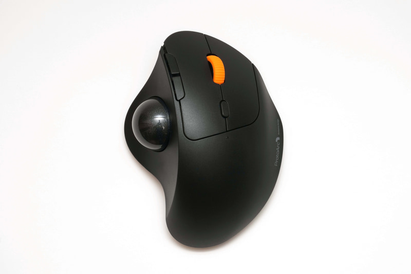 ボタンは、左クリック、右クリック、進むボタン、戻るボタン、スクロールホイール、DPI変更ボタンの6個を搭載