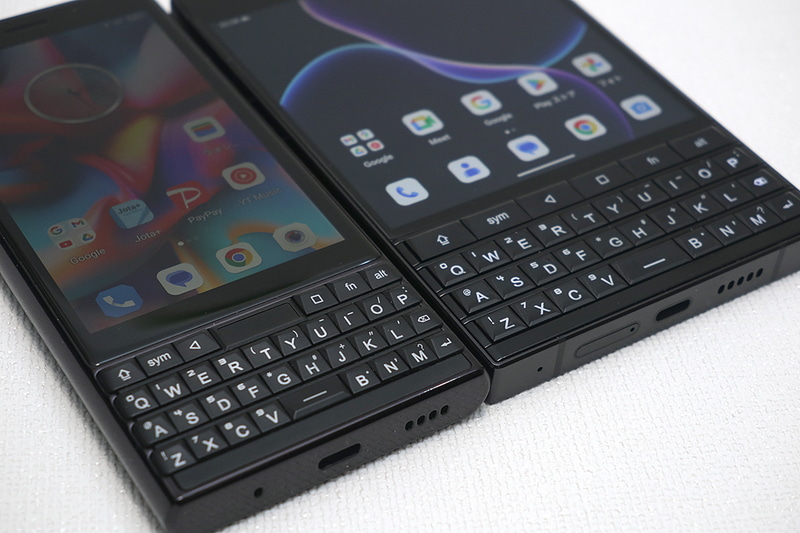 Titan Slim(左)と比較してもキー形状の変化は分かりやすい