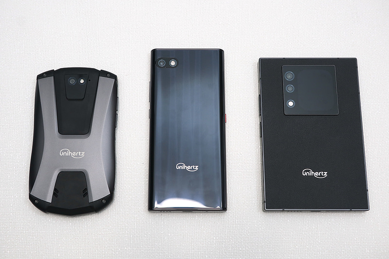 裏面も同様。Titan Slimからコンセプトが変わった印象