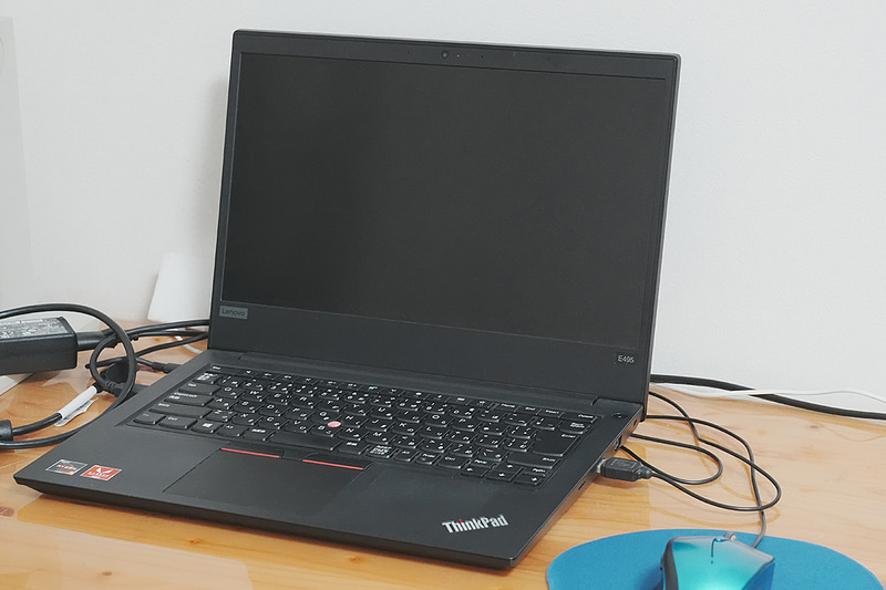 今回ChromeOS Flexを導入するLenovo ThinkPad E495。当時特定商流向けの構成を弄ることにより破格で買うことができたいわば「お祭りPC」である