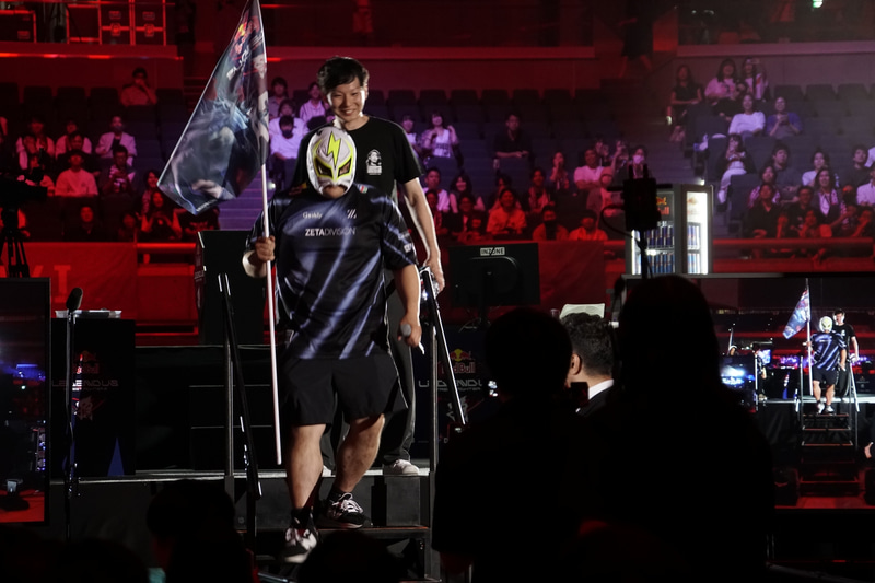 敗退するとステージを降りた後……