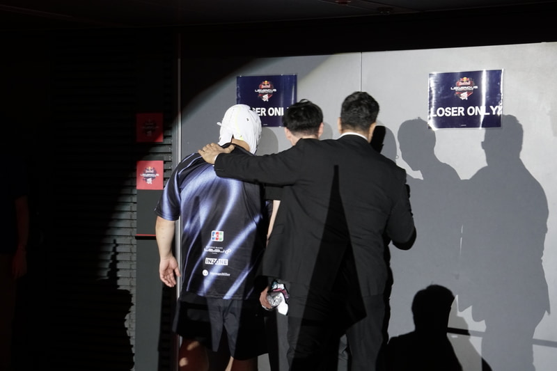 別室に強制送還