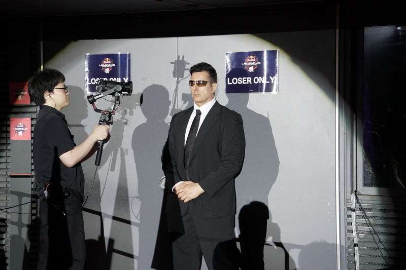 別室に強制送還