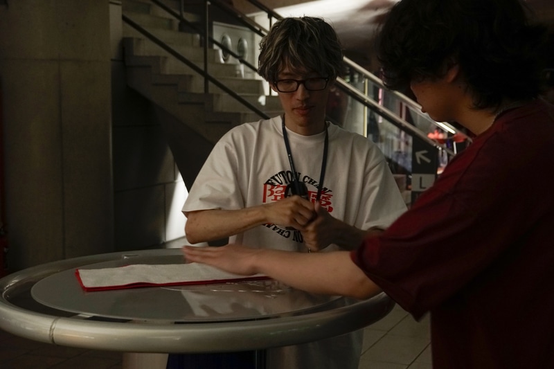 ファンサービスを行なうマゴ氏