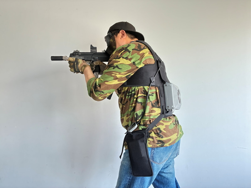 身長185cm、体重111kgの筆者でも無理なく「ChillerX」を装着できた