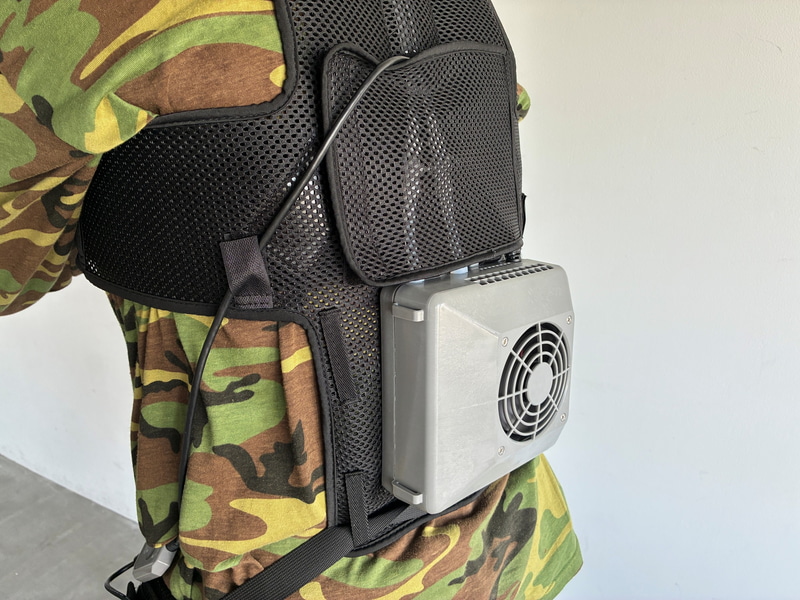 バッテリを除いた「ChillerX」の総重量は約1.6kg。冷却ユニットの重量はまったく気にならなかった