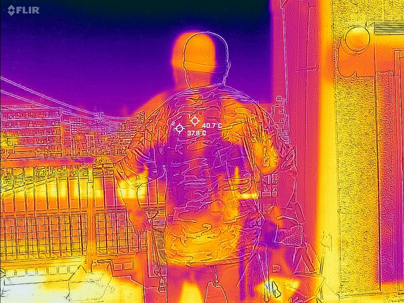 「ChillerX」装着時の額の温度は41.0℃、背中中央は40.7℃、背中やや左は37.8℃