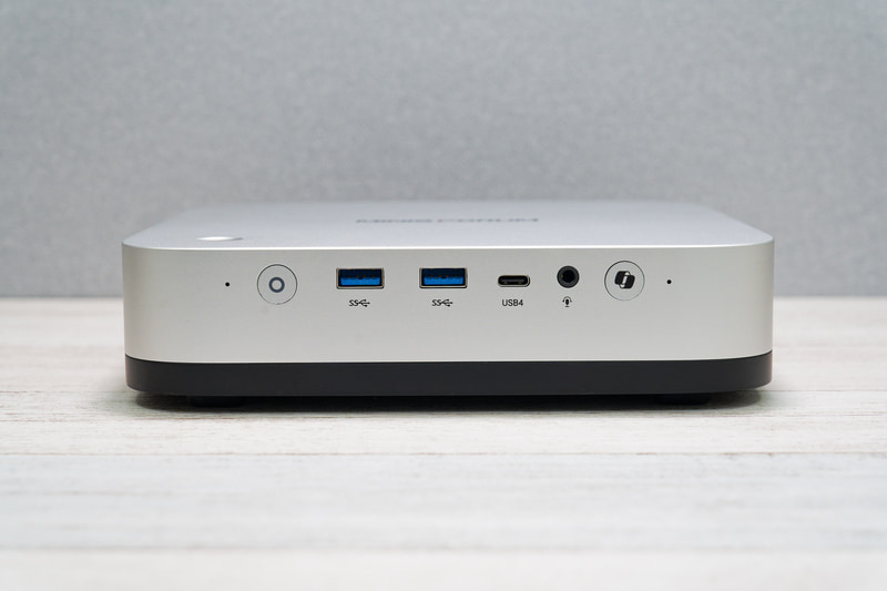 前面インターフェイス。一番右にあるのがCopilotボタン