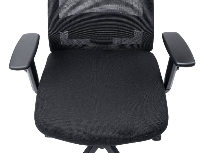 ロッキング時に座面の角度が大きく動かない「シンクロロッキング」採用