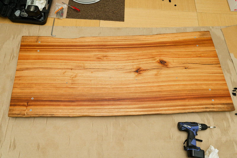 鬼目ナットをねじ込んだ