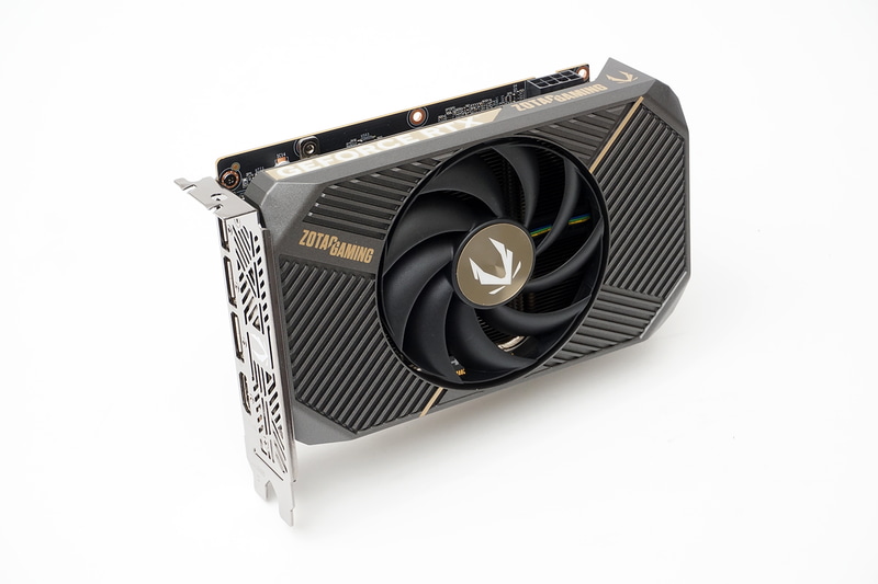 ZOTAC GAMING GeForce RTX 5060 SOLO。OCモデルでブーストクロックは2,497MHzと定格通り