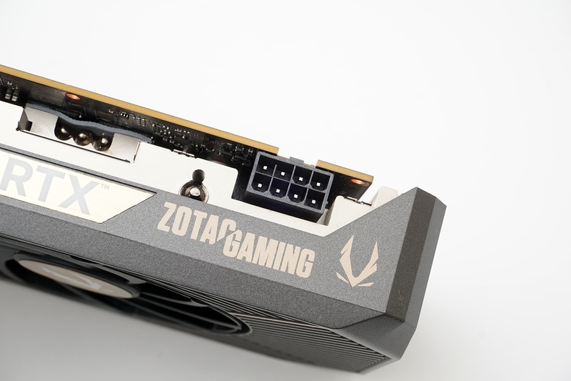 補助電源は8ピン×1