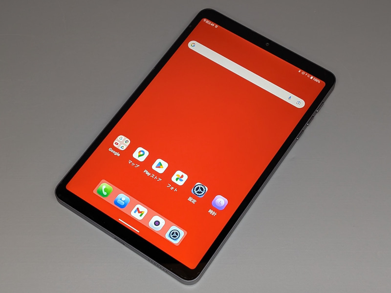 本体外観。アスペクト比は16:10。なお購入時点で保護フィルムが貼られている