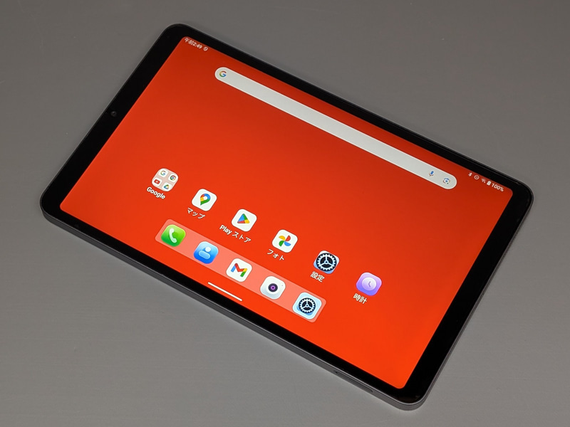 もちろん横向きでも利用可能。前面カメラは短辺側(この写真では左側)にある