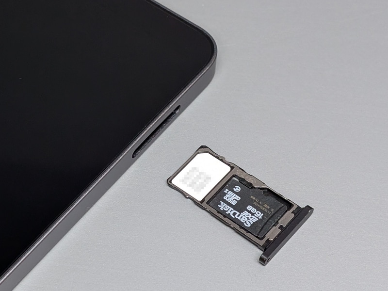 メモリカードは最大1TBまで対応。さらに物理SIMカードの追加でLTEに対応する