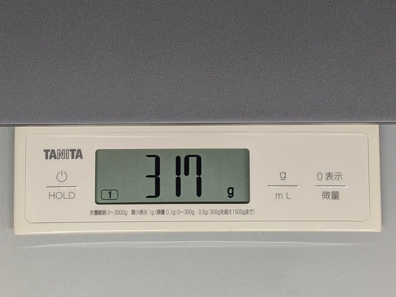 重量は実測317g。300gの大台は切っていないものの軽量な部類だ