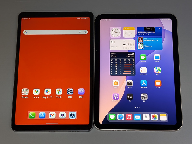 iPad mini(右)との比較。こちらもアスペクト比の違いがよく分かる
