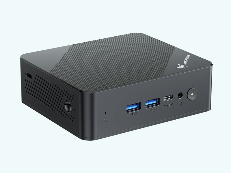 コンパクトさと驚きの価格で大きな話題を呼んだIntel N100搭載のミニPC。MINISFORUMの現行モデル「UN100P」は、16GBのメモリと512GBのSSDを搭載しながらも実売価格は2万8,000円前後と安い