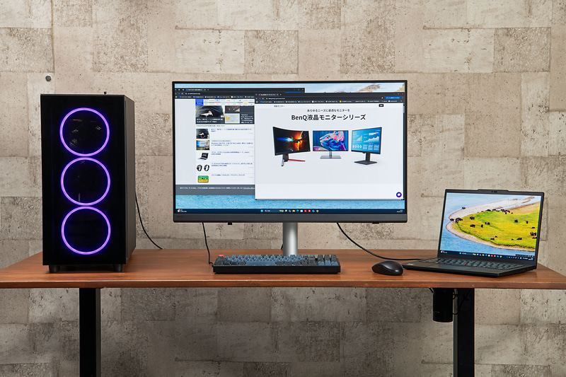 2台のPCをPD3226Gにつないで、PD3226G側のUSB機器を切り換えて使えるKVM機能が非常に便利。デスクトップPCとノートPC、WindowsとMac、複数台のPCを使っている方は用注目の機能だ