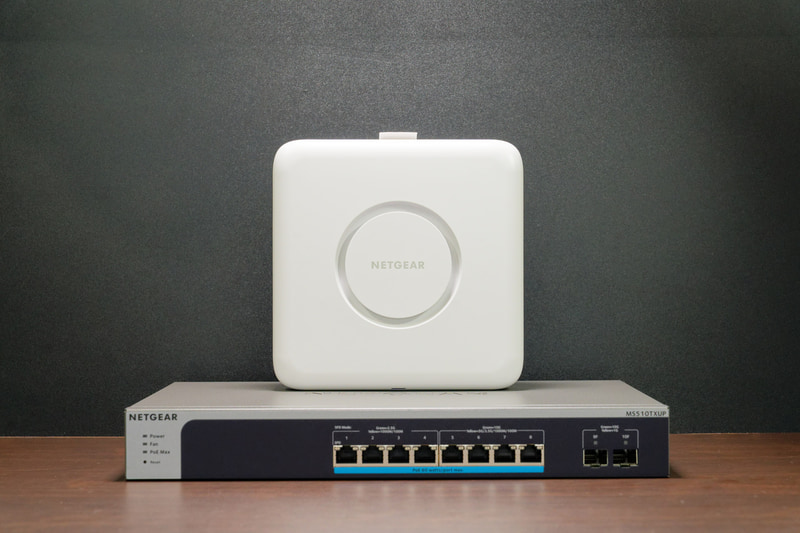 Wi-Fi 7対応のアクセスポイントとネットワークスイッチ