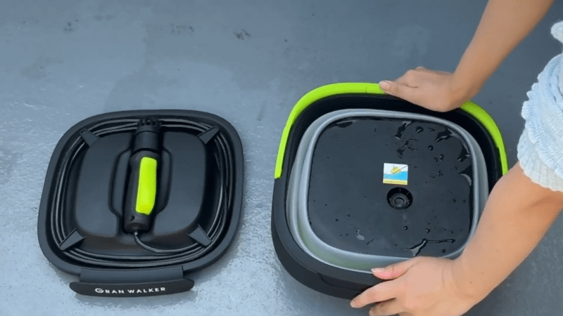 収納時にはバケツ部分を折りたためる