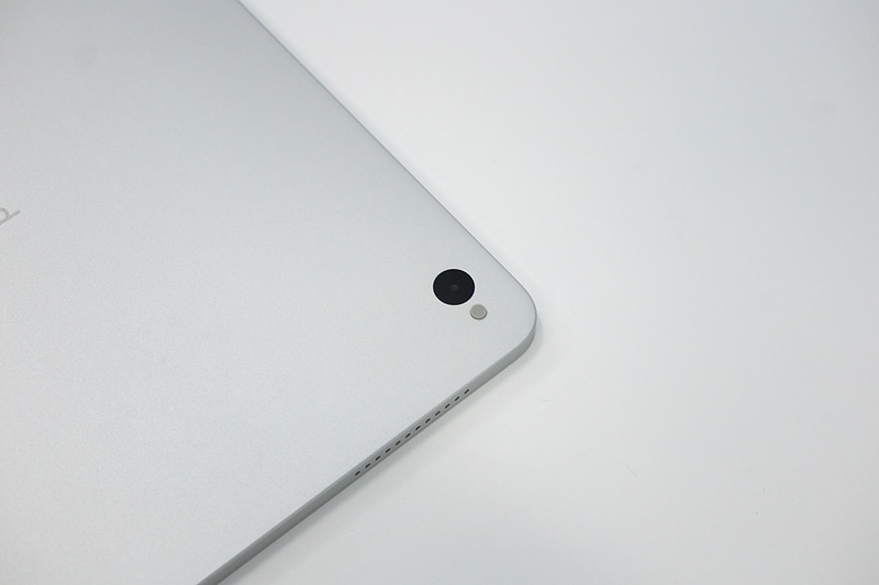 カメラは突起しないようになっている