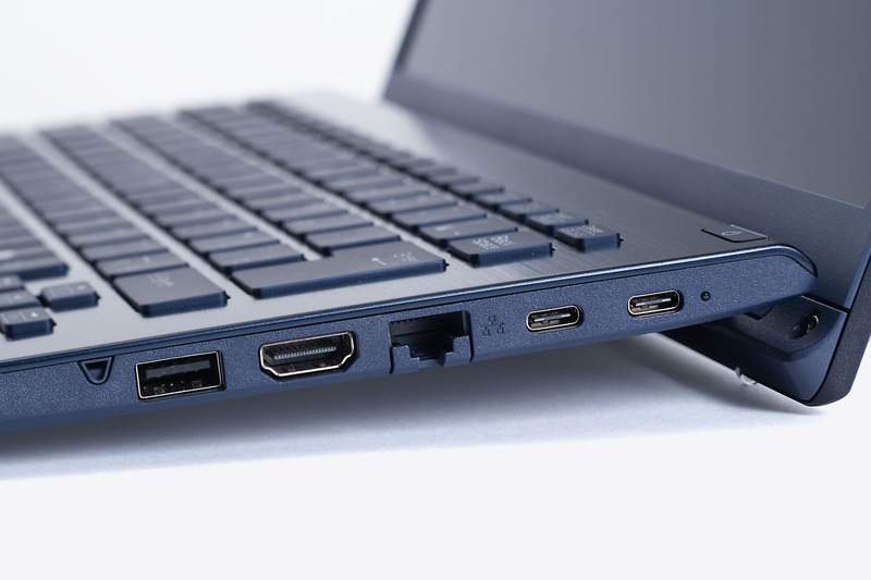 USB 3.1 Type-Cポート2基に、有線LANポートも装備