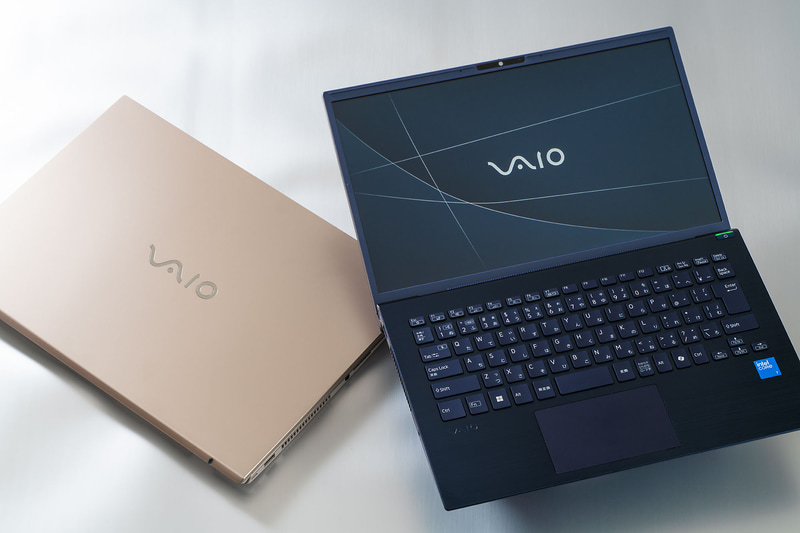 VAIO F16(左)とVAIO F14