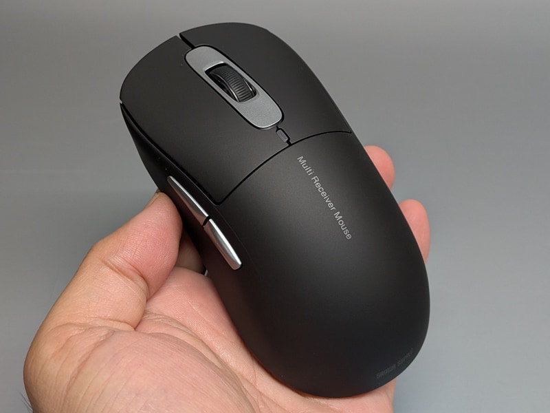 マウス本体は一般的な5ボタンマウスだが、特徴的なのはそのレシーバだ