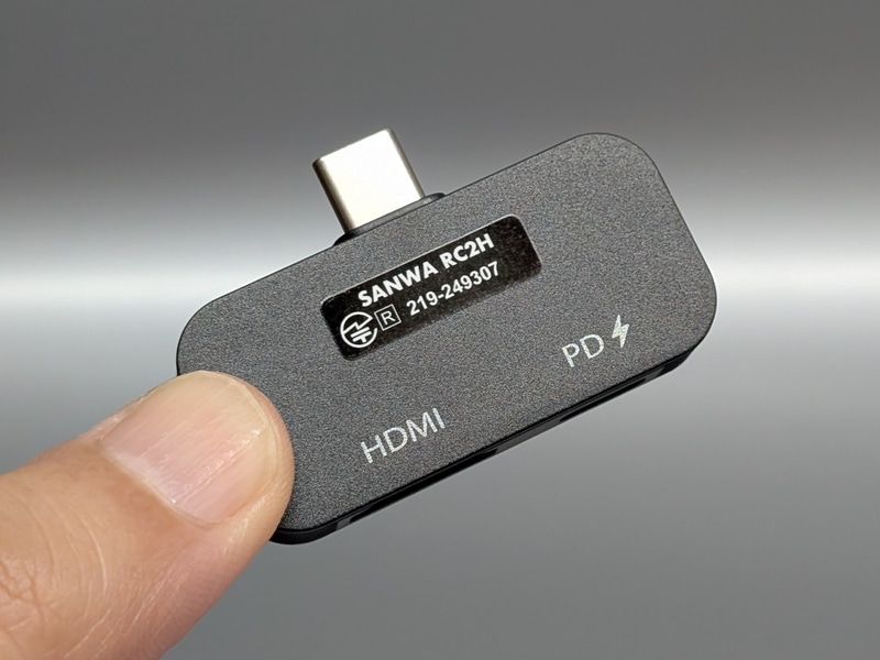 レシーバはUSB Type-C接続。一般的なレシーバに比べるとかなり大きい