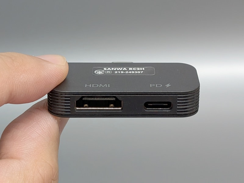 その理由は側面にUSB Type-CポートおよびHDMIポートを搭載するため