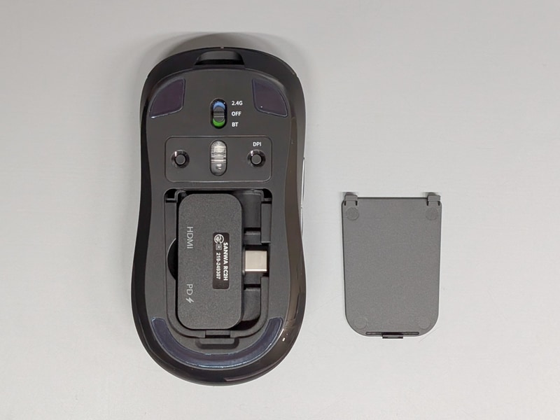 レシーバはこれだけのサイズながらマウス底面に収納可能だ
