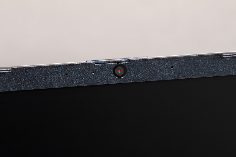 Webカメラには、カメラを物理的に覆うプライバシーシャッターを搭載しているので安心だ