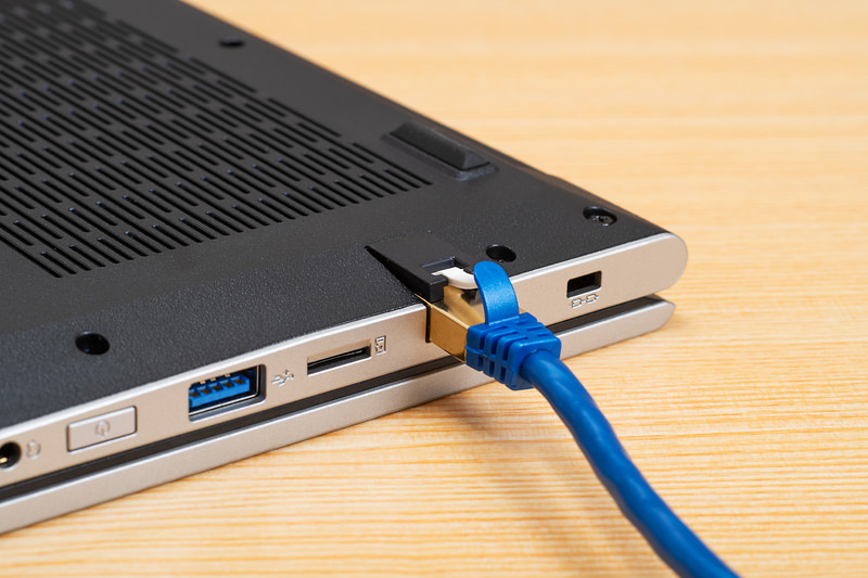 有線LANが標準で用意されるのは、このクラスのモバイルPCとしては珍しく、ありがたい