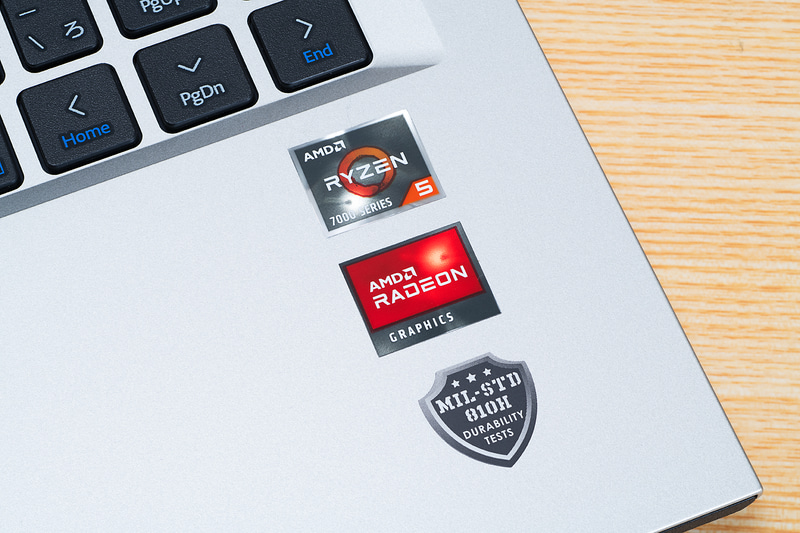 MIL-STD-810H準拠の8種類のテストをクリアする優れた堅牢性が備わっているので、安心して持ち運べる