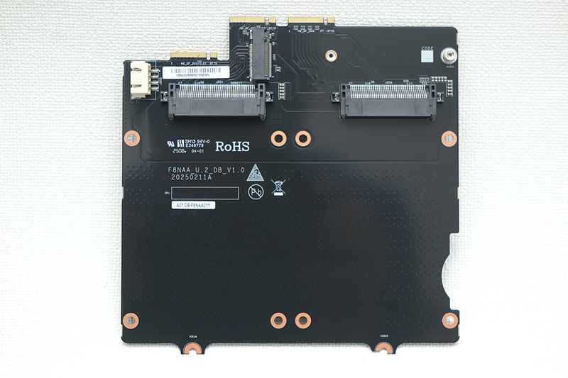 U.2 SSDを接続するアダプタ