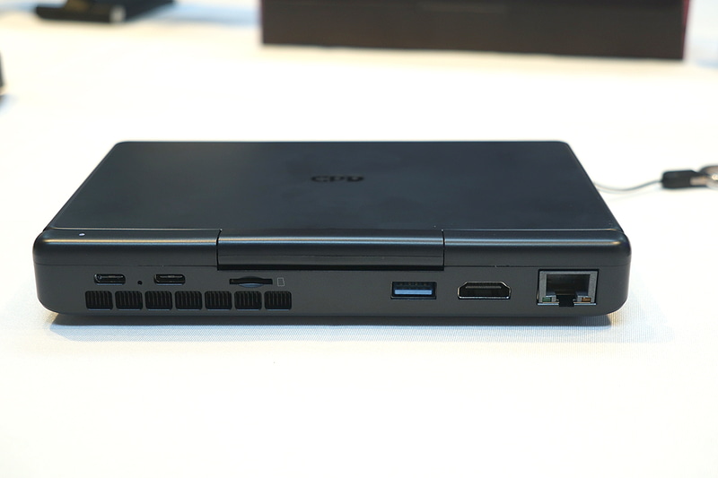 本体背面のインターフェイス。USB 3.2 Gen 2 Type-C(DisplayPort Alt Mode対応)、microSDカードスロット、USB 3.2 Gen 2、HDMI、2.5Gigabit Ethernet