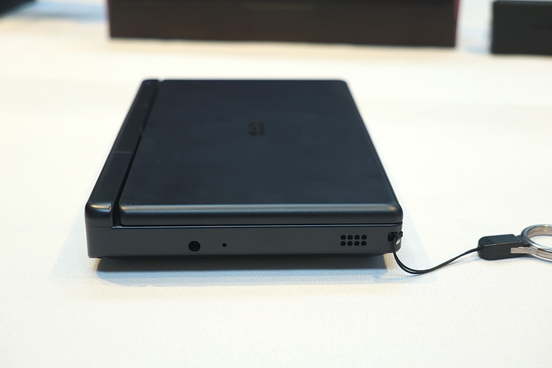 左側面は3.5mm音声入出力