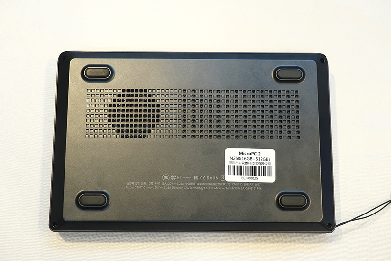 底面の吸気口のデザインなど