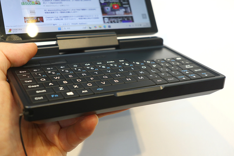 キートップの拡大。ストロークは浅めで高速に入力可能。少なくともGPD WIN Miniのそれよりは使いやすい