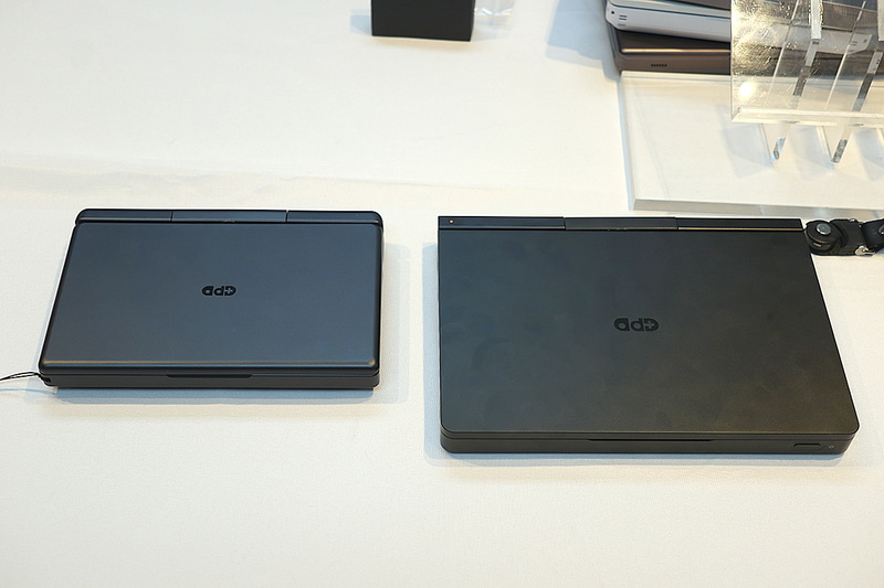 GPD Pocket 4(右)との比較