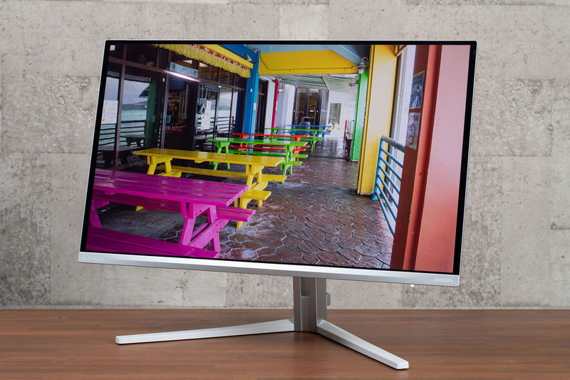 ホワイトカラーのスマートなデザインを採用