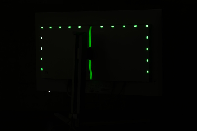 明るさ最小時。発光パターンや明るさは調整が可能だ