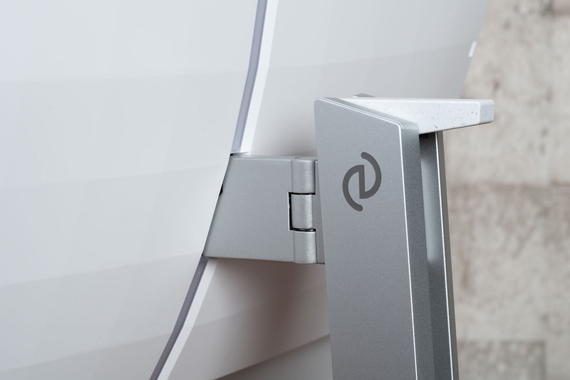 上部が底面なのでヘッドフォンなどをかけるのにも便利だ