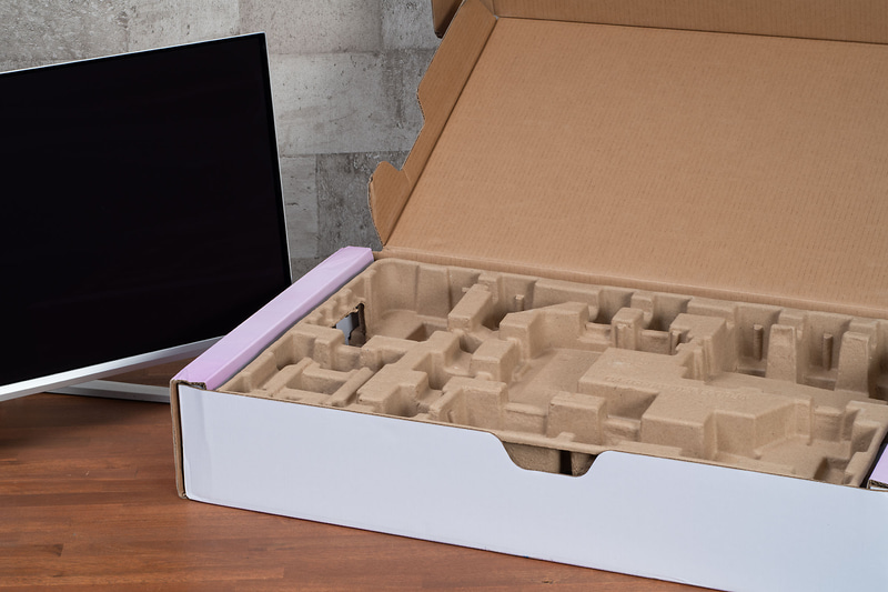 再生段ボール素材を使った「省資源化パッケージ」を採用。大量導入する場合にもありがたい